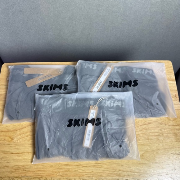 Brand New Set of 3 Skims Men’s Stretch 3” Boxer Breifs in Gunmetal size M NWT - Picture 1 of 11